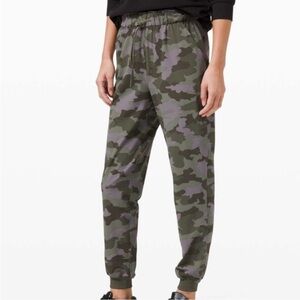 Lululemon Stretch High Rise Jogger Camo Dusky Lavender Size 6